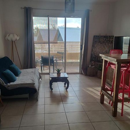 Location saisonnière meublée F2 St Leu face océan à 1 min plage Apartamento Saint-Leu Exterior foto