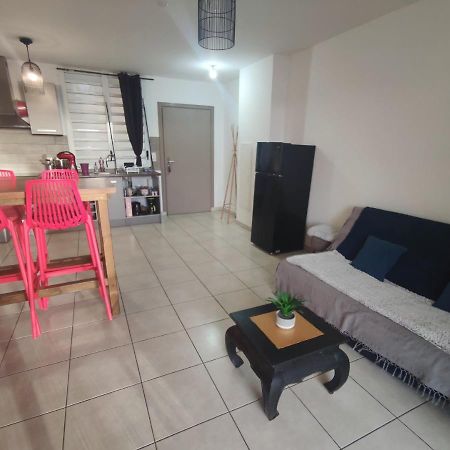 Location saisonnière meublée F2 St Leu face océan à 1 min plage Apartamento Saint-Leu Exterior foto