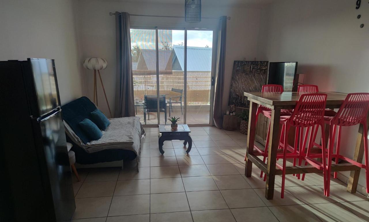 Location saisonnière meublée F2 St Leu face océan à 1 min plage Apartamento Saint-Leu Exterior foto